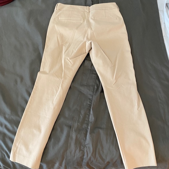 Old navy women’s khakis - Picture 2 of 4